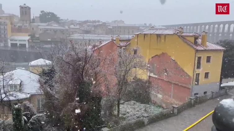 El tiempo en Semana Santa en Segovia: el Viernes Santo amanece con nieve en la ciudad