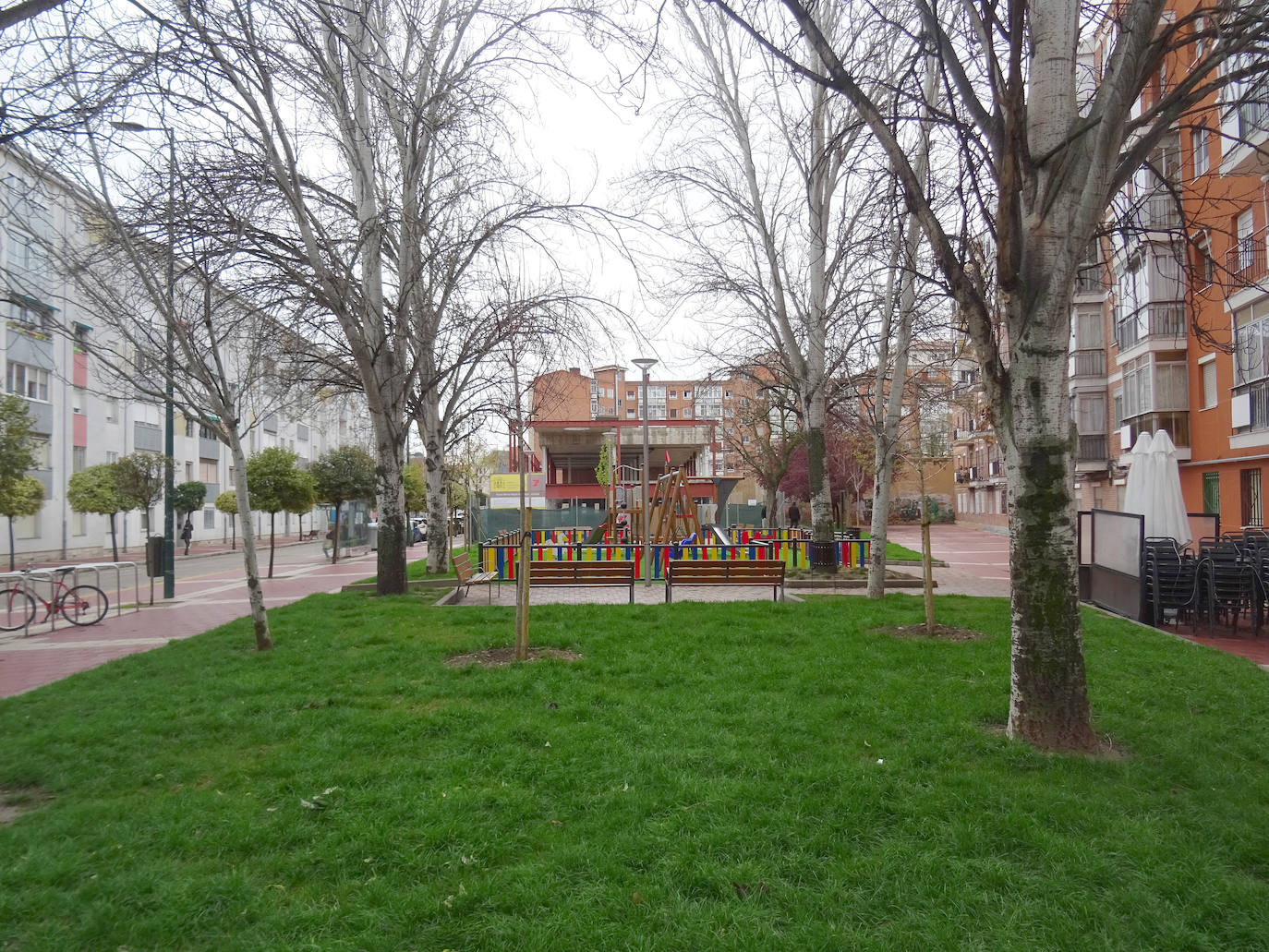 Las imágenes de la plaza del colegio San Juan de la Cruz en La Rondilla