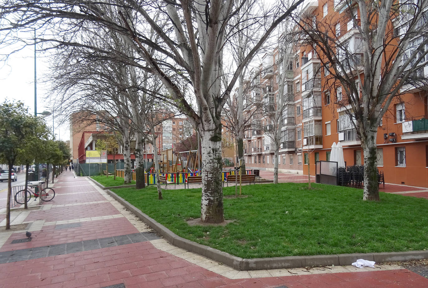 Las imágenes de la plaza del colegio San Juan de la Cruz en La Rondilla