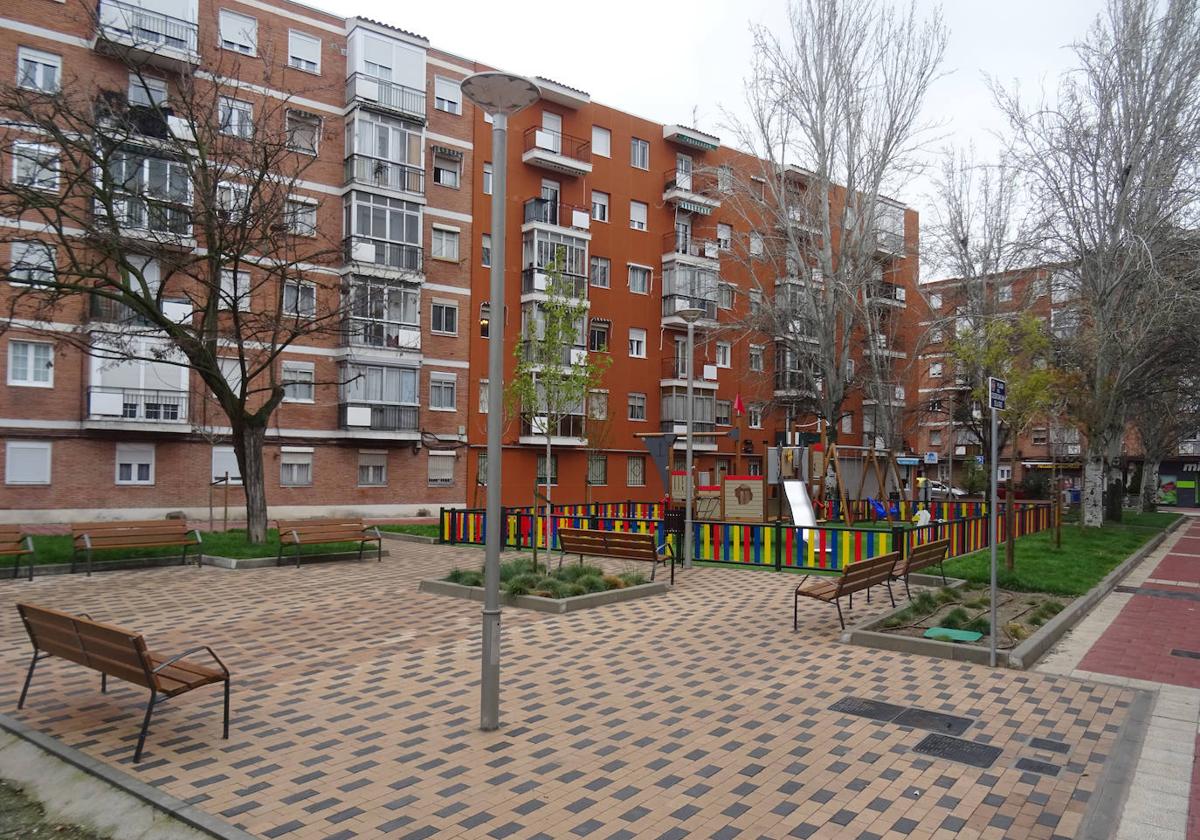 Las imágenes de la plaza del colegio San Juan de la Cruz en La Rondilla