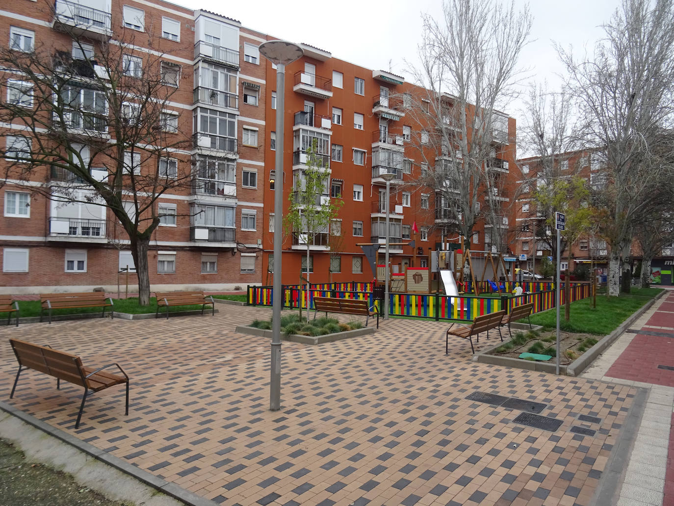 Las imágenes de la plaza del colegio San Juan de la Cruz en La Rondilla