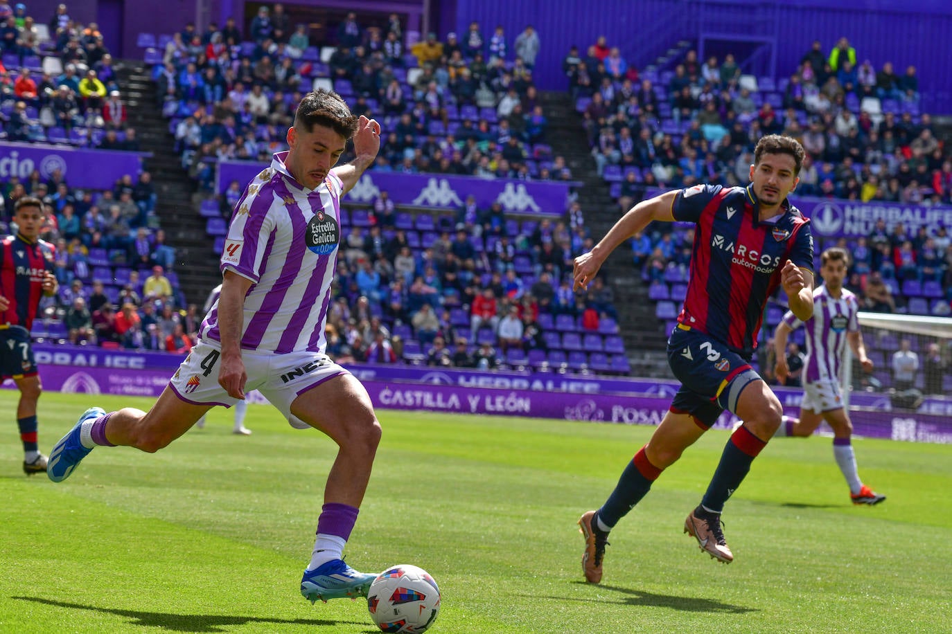 Las imágenes del partido entre el Real Valladolid y el Levante