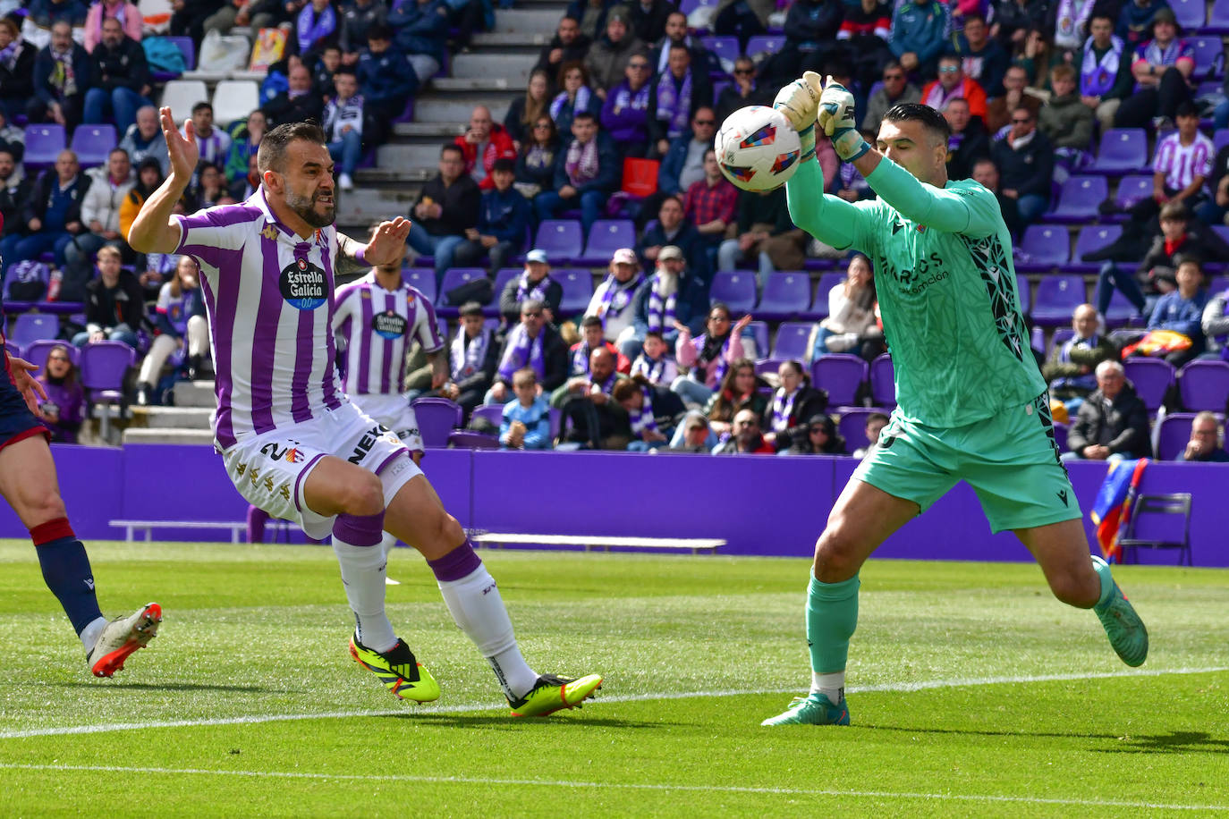 Las imágenes del partido entre el Real Valladolid y el Levante