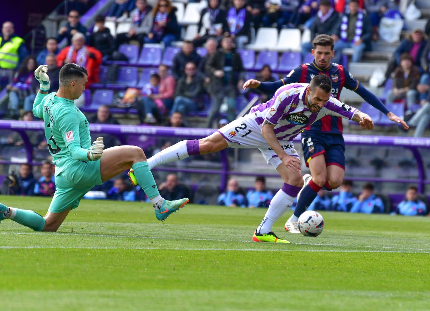 Las imágenes del partido entre el Real Valladolid y el Levante