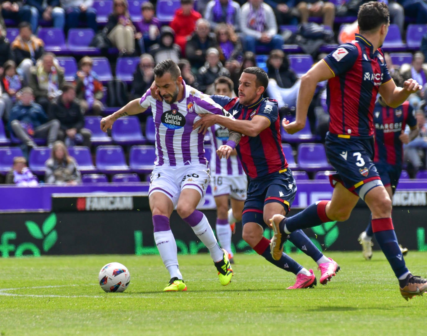 Las imágenes del partido entre el Real Valladolid y el Levante