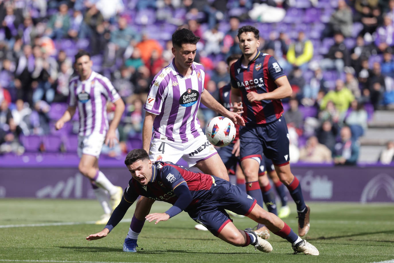 Las imágenes del partido entre el Real Valladolid y el Levante