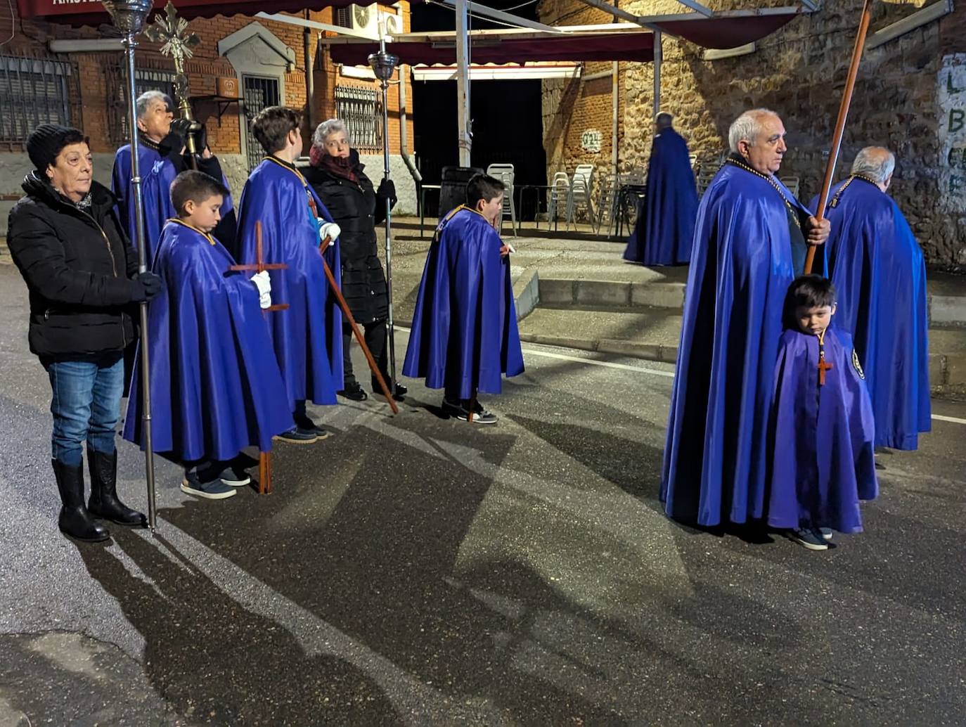 La lluvia da tregua a la procesión del Santo Entierro de Torrelobatón