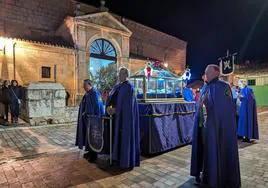 Los cofrades del Santo Sepulcro presidieron esta solemne procesión