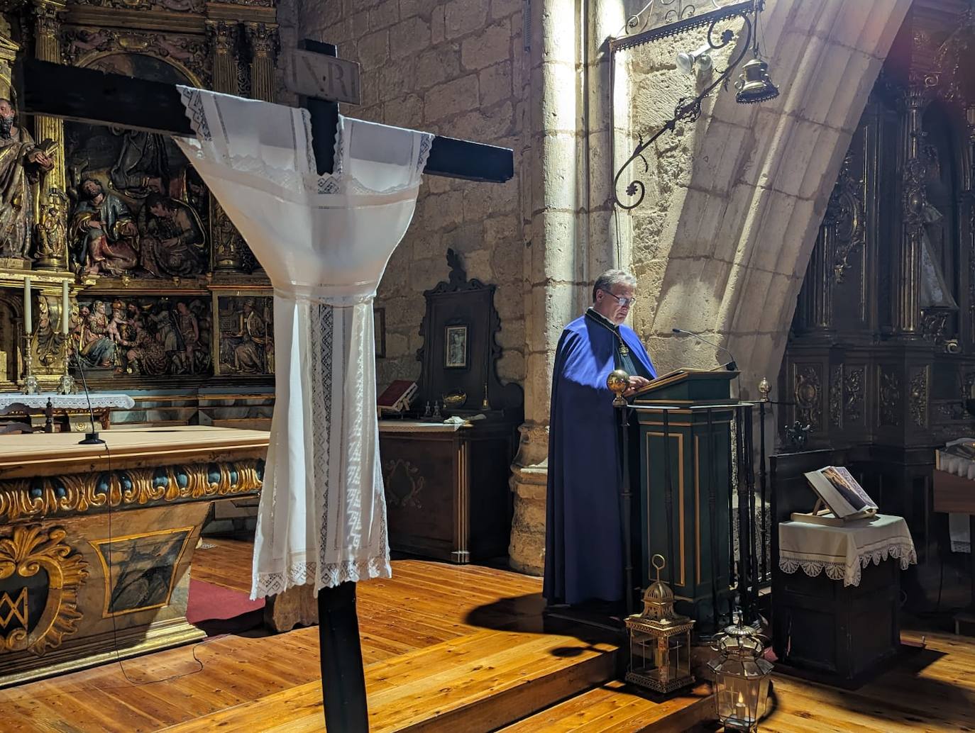 La lluvia da tregua a la procesión del Santo Entierro de Torrelobatón