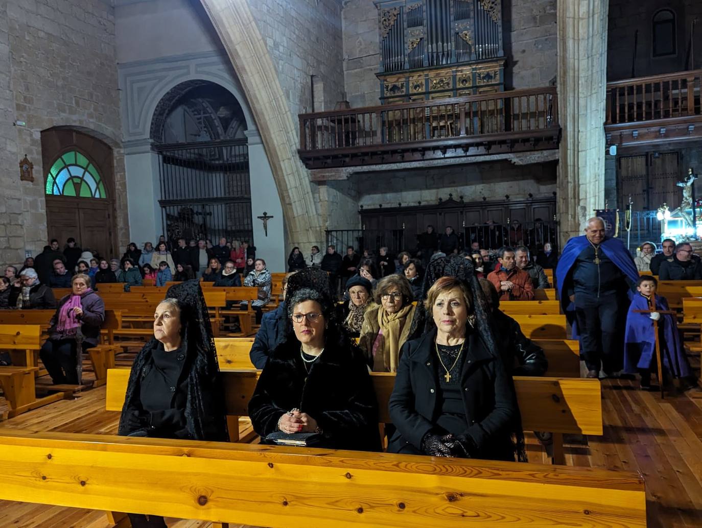 La lluvia da tregua a la procesión del Santo Entierro de Torrelobatón