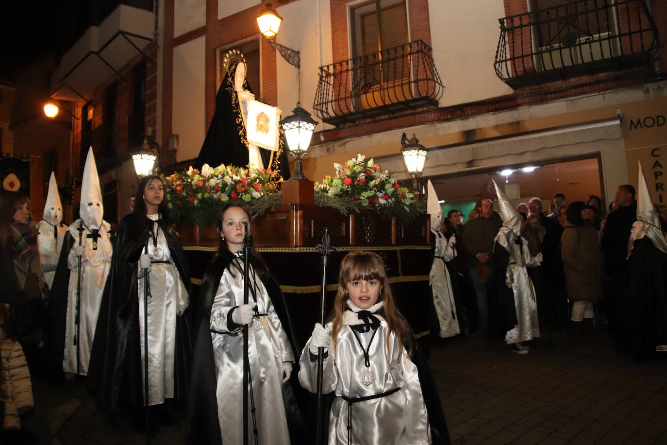 El Viernes Santo de Cuéllar, en imágenes