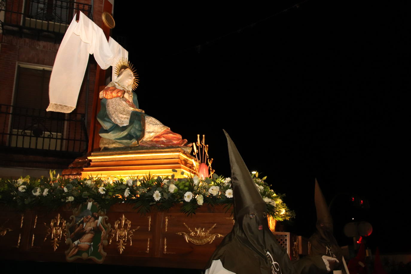 El Viernes Santo de Cuéllar, en imágenes