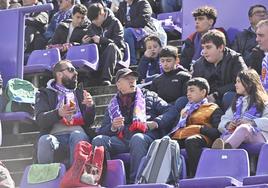 Aficionados del Real Valladolid durante el partido en el José Zorrilla