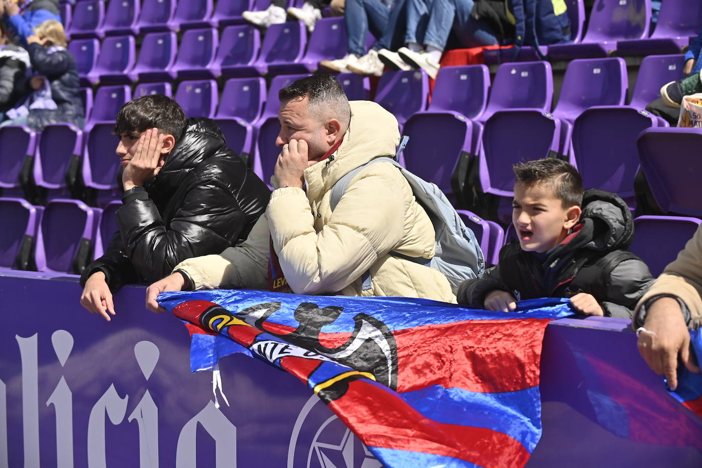 Búscate en la grada del estadio José Zorrilla (3/4)