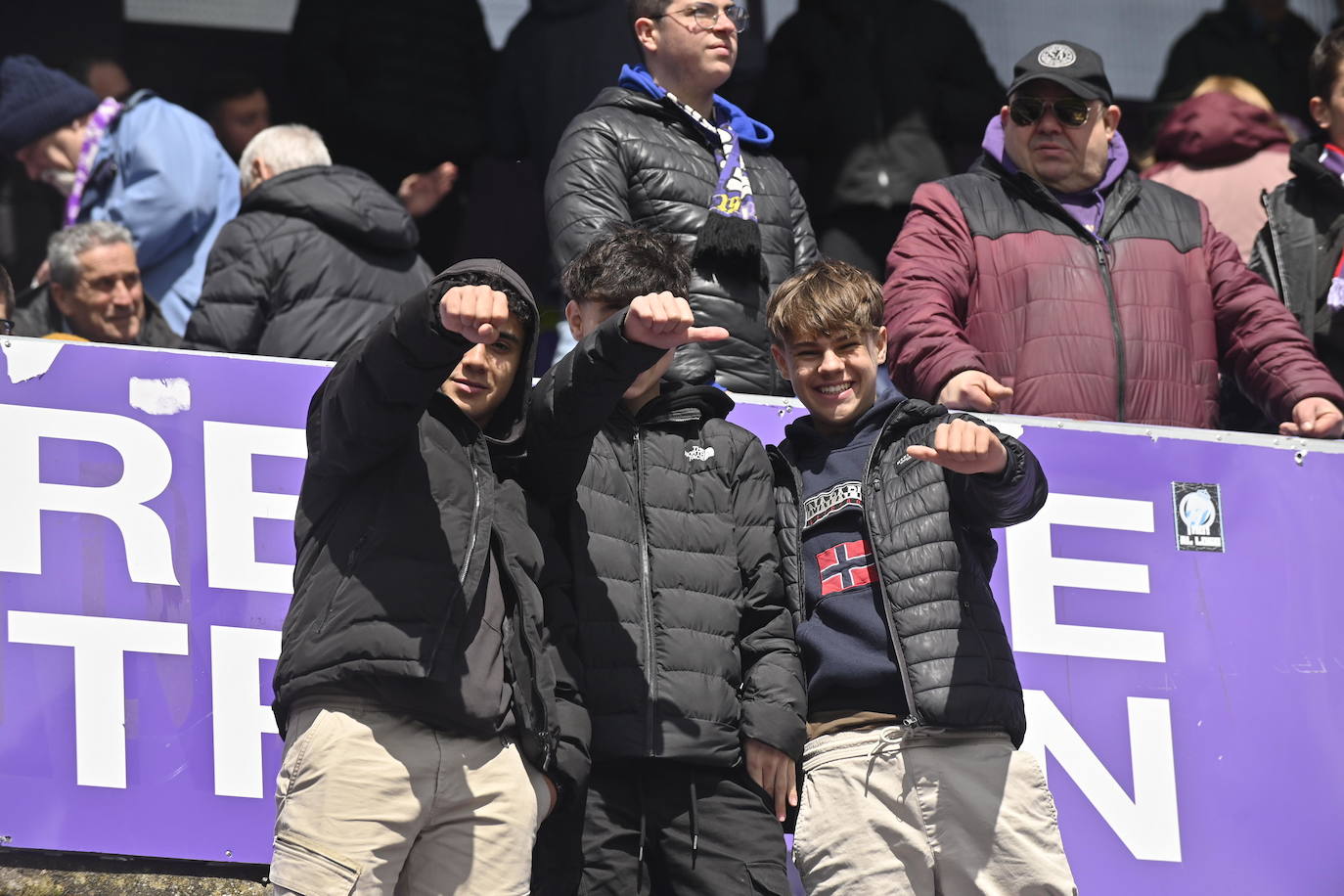 Búscate en la grada del estadio José Zorrilla (1/4)