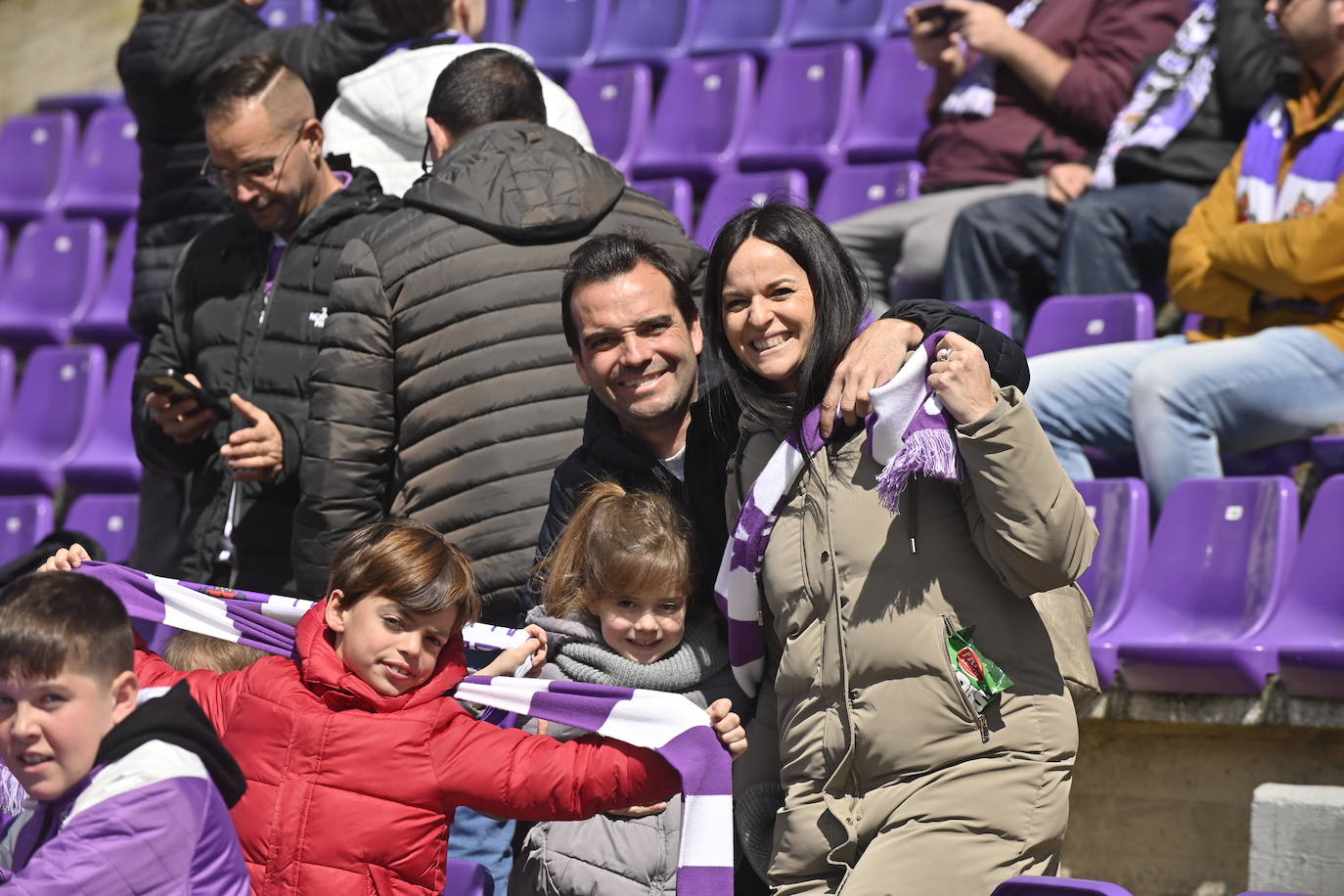 Búscate en la grada del estadio José Zorrilla (1/4)