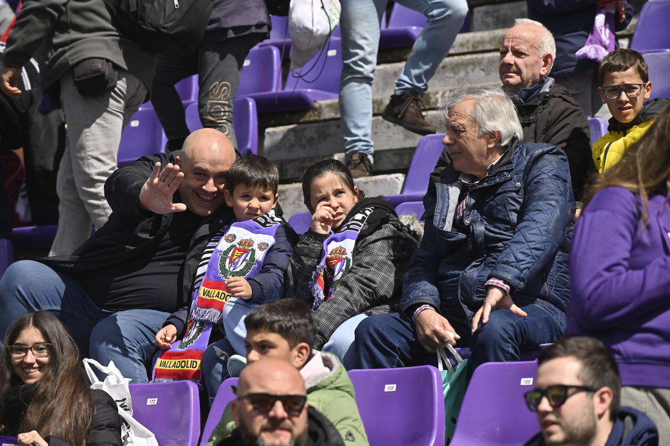 Búscate en la grada del estadio José Zorrilla (1/4)