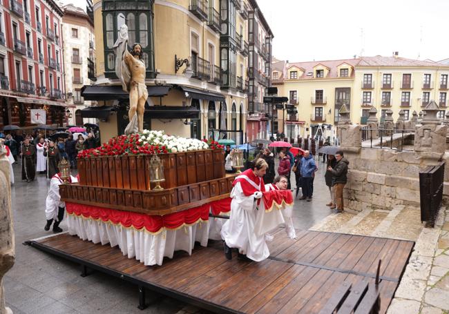 La imagen de Nuestro Padre Jesús Resucitado, a su llegada a la catedral.