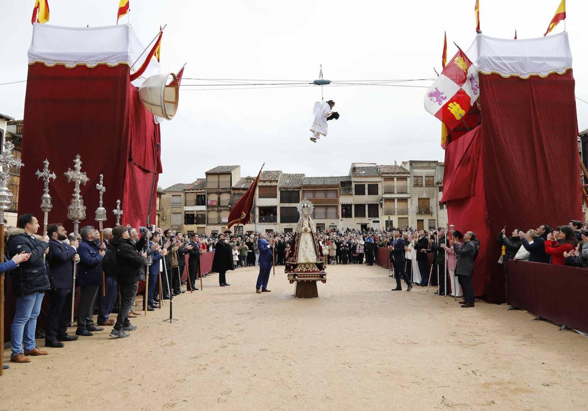 Las imágenes de la Bajada del Ángel en Peñafiel