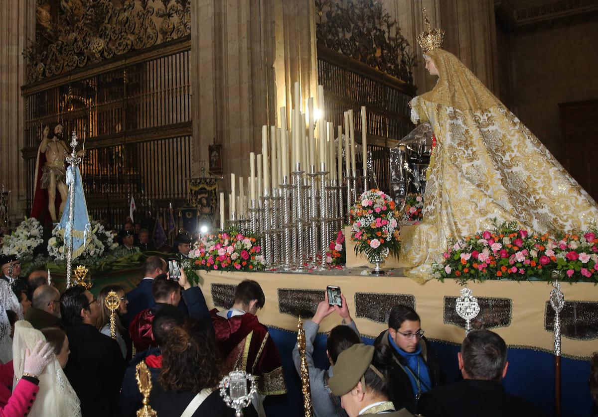 Encuentro entre el Cristo Resucitado y la Virgen del Rocío se encuentran en la Catedral de Segovia.