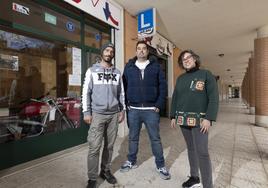 Juan, Félix y Marta, profesores de la autoescuela Airbag, que destaca con sus buenos resultados en el examen práctico en Valladolid.