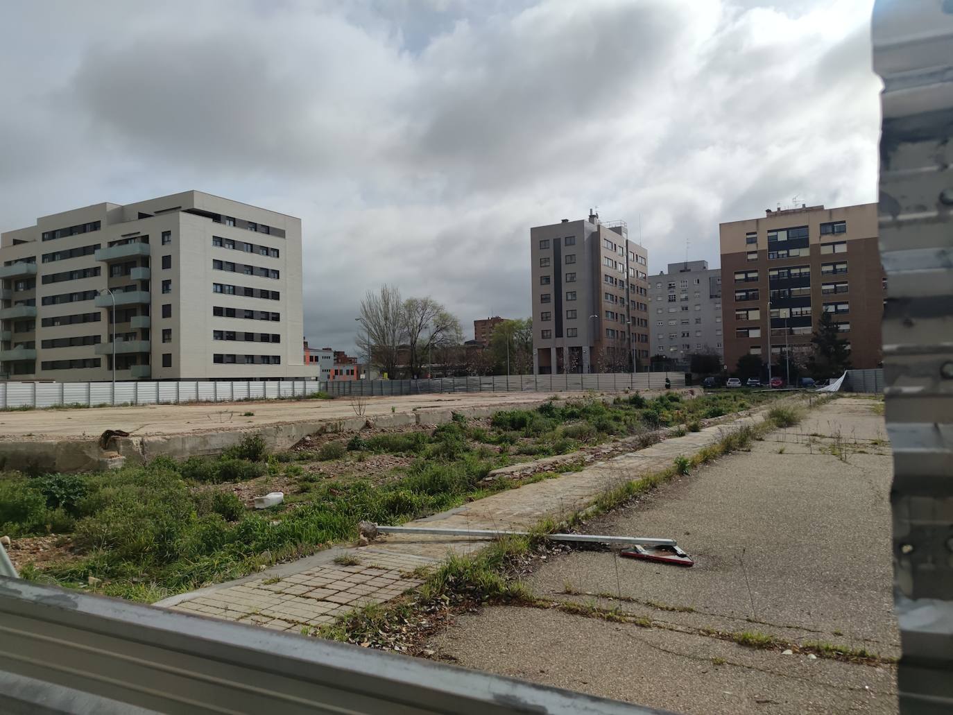 Solar en el que se construirán los pisos de la calle Mieses, 5.