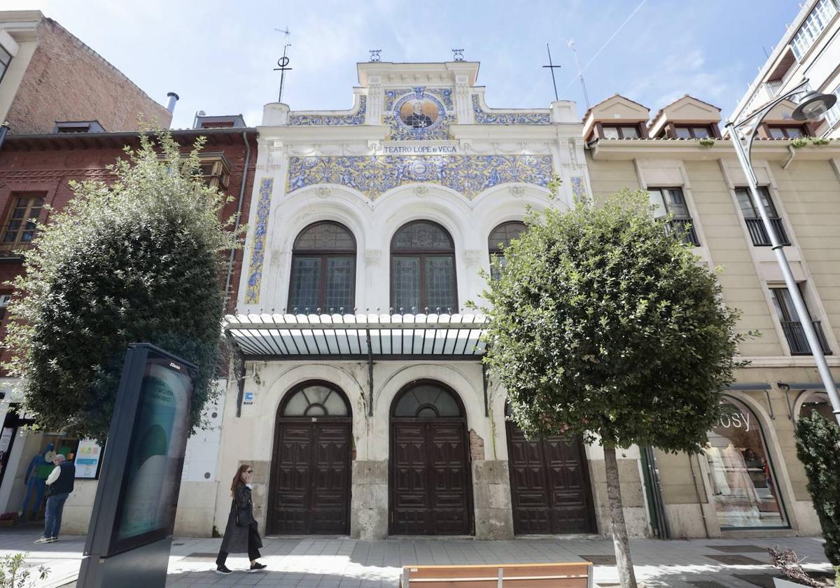 Fachada del Teatro Lope de Vega, en la calle María de Molina.