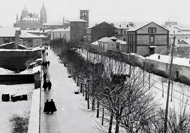 Paseo de las moreras, actual Ordoño II, en 1860.
