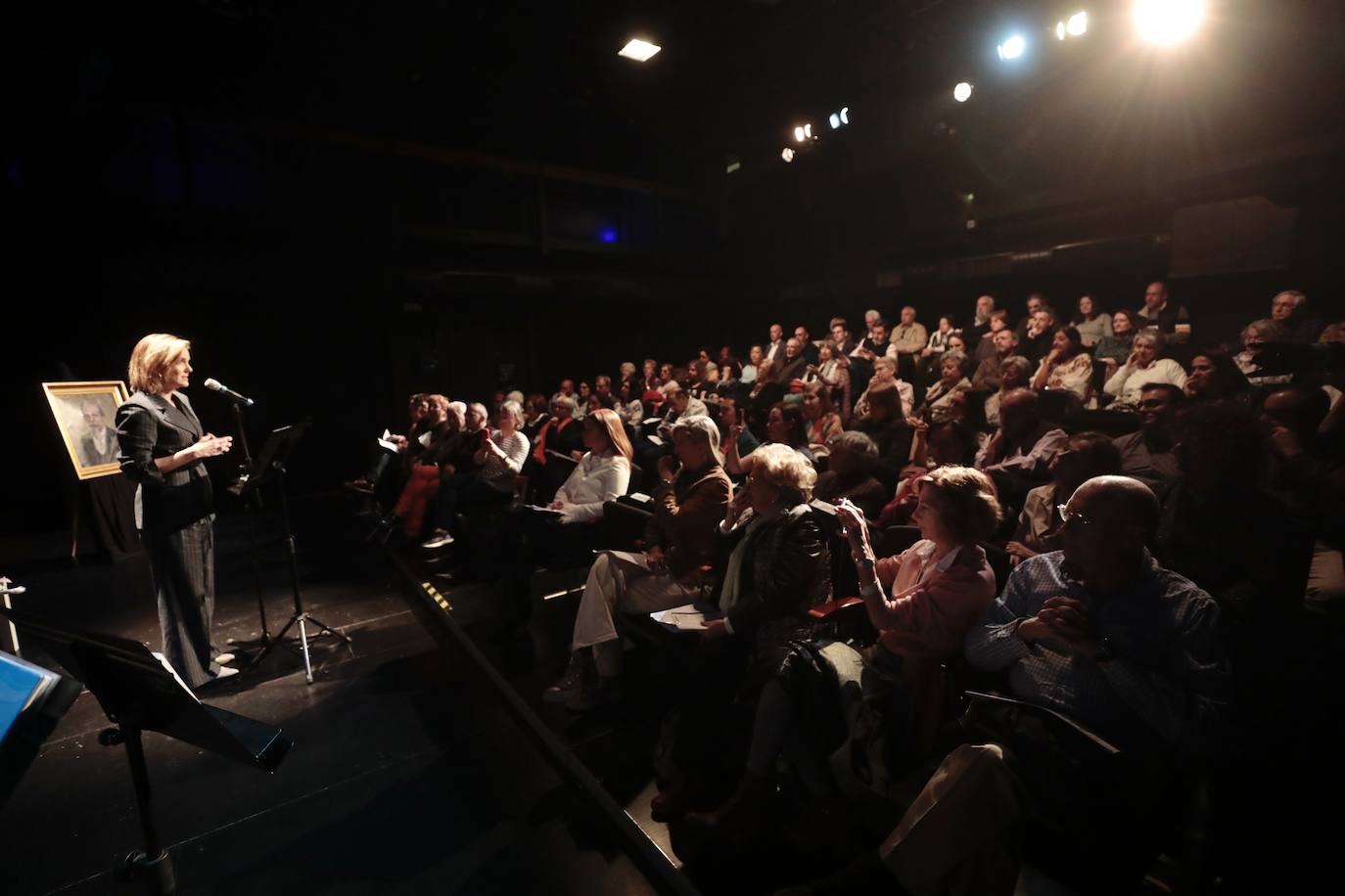 La actriz Eva Martín lee el manifiesto del Día Mundial del Teatro