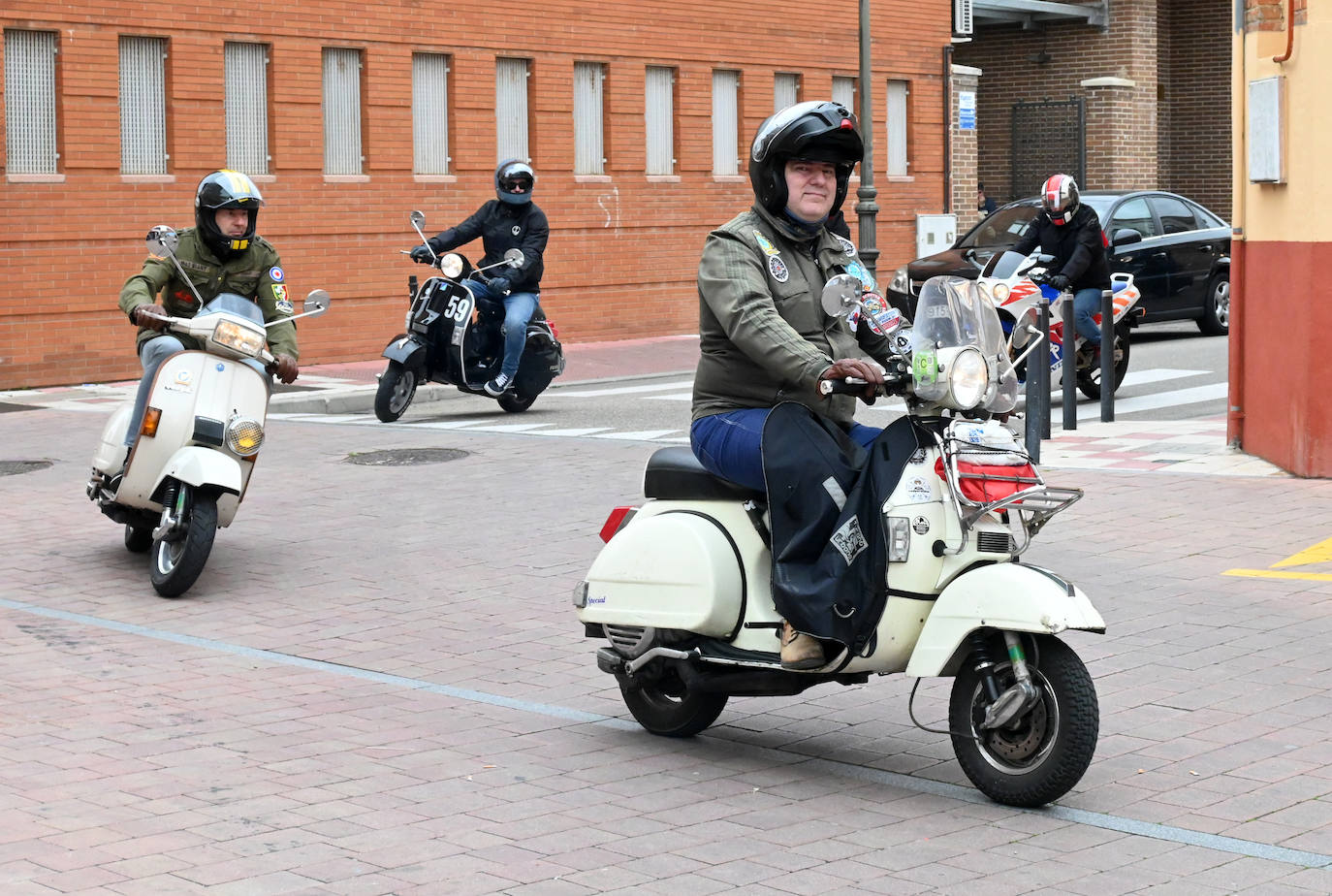 La concentración de Vespas y Lambrettas de Santovenia, en imágenes