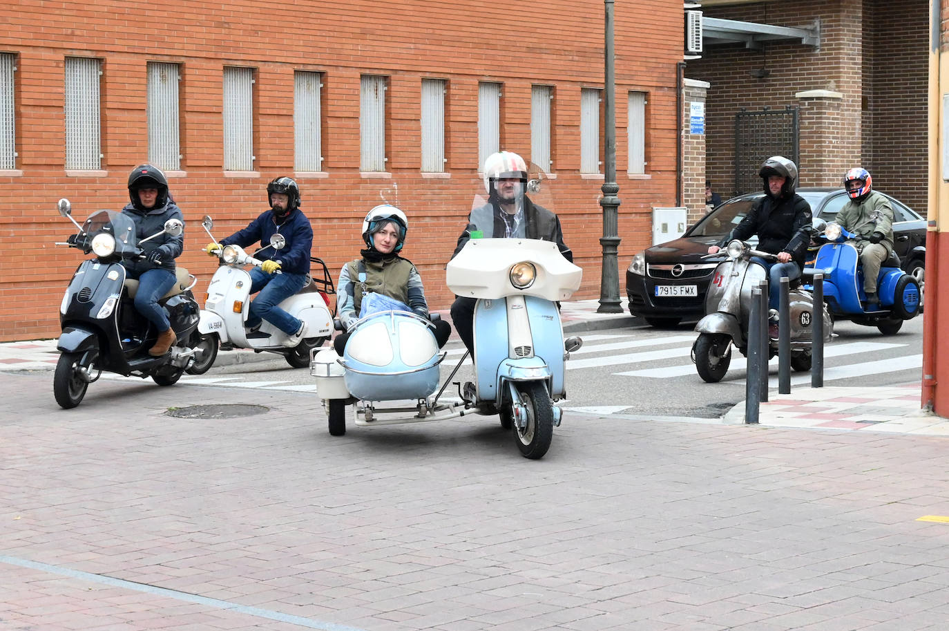 La concentración de Vespas y Lambrettas de Santovenia, en imágenes