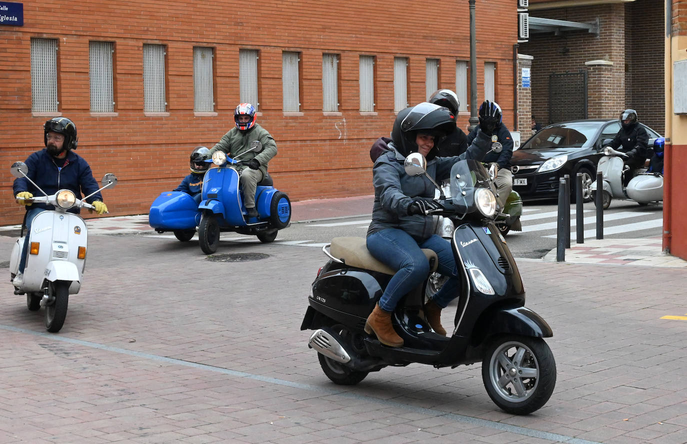 La concentración de Vespas y Lambrettas de Santovenia, en imágenes