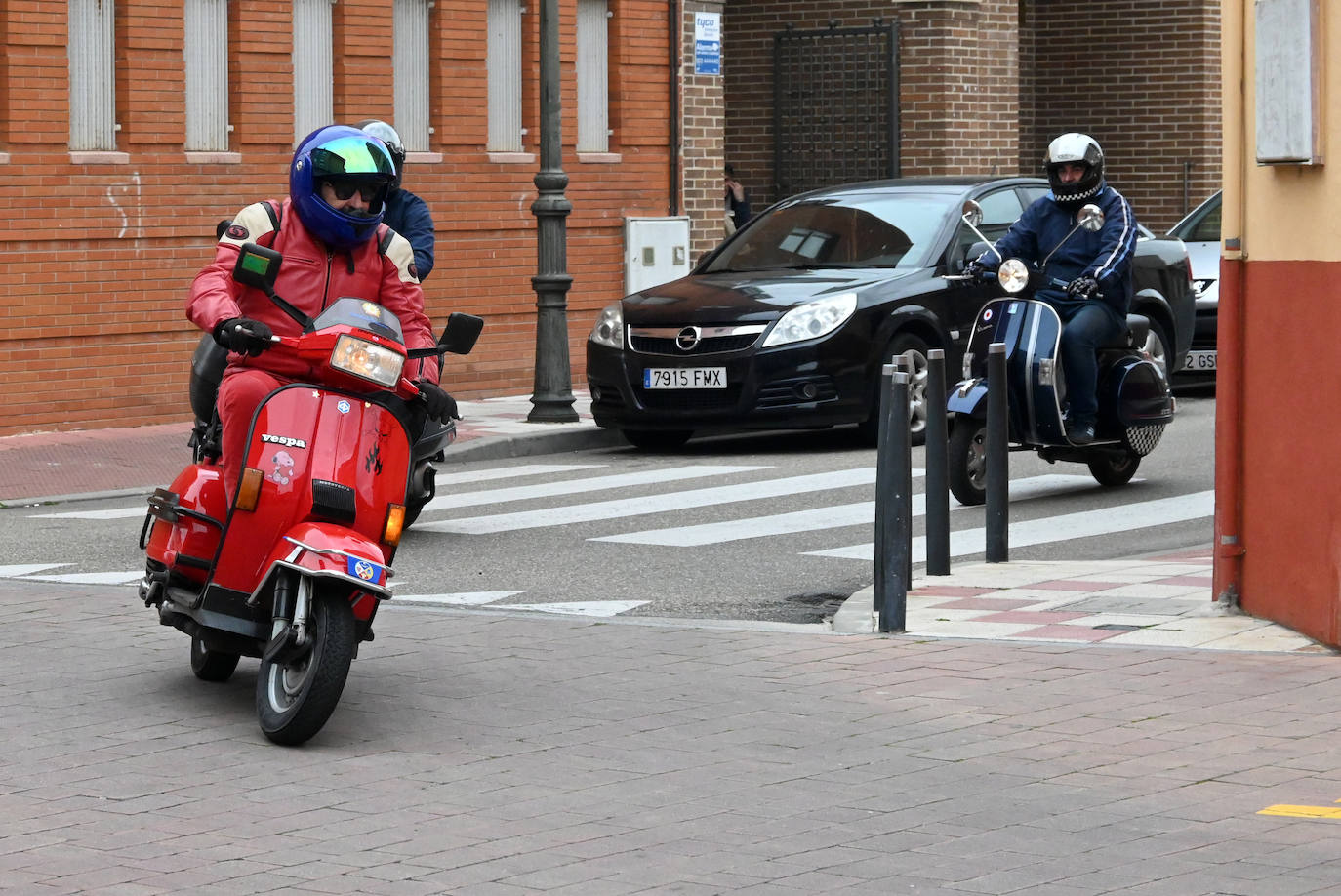 La concentración de Vespas y Lambrettas de Santovenia, en imágenes