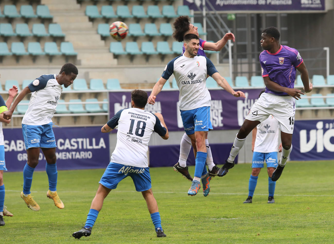 El Palencia CF vence en casa al Villaralbo