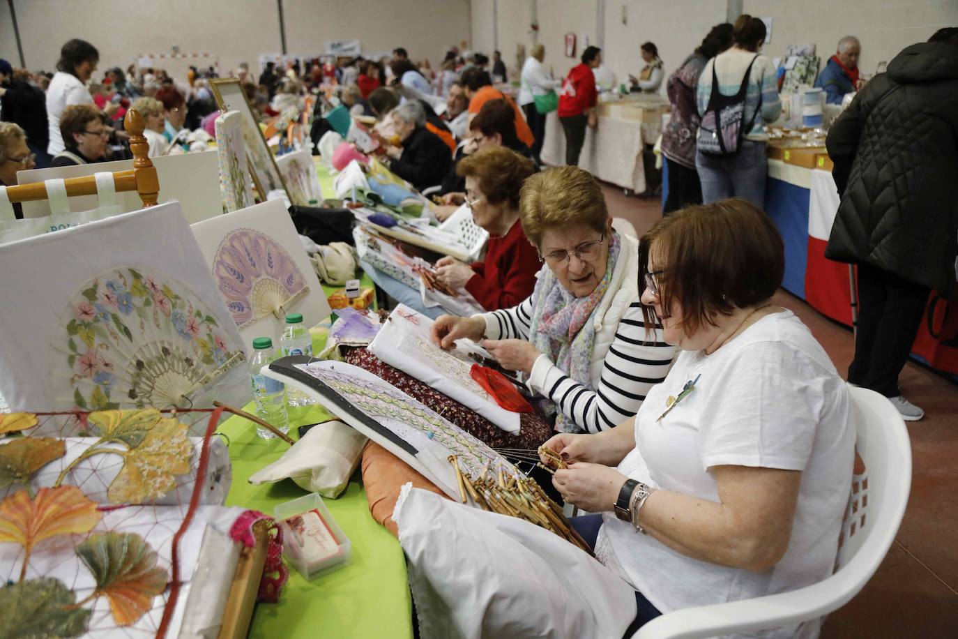 El Encuentro de Encajeras de Cogeces del Monte, en imágenes