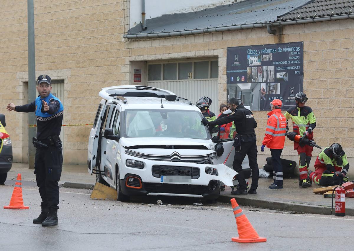 Imagen secundaria 1 - Un herido en un choque entre un coche y una autocaravana