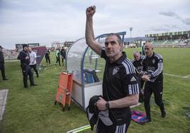 Ramsés celebra el triunfo ante el Badajoz.