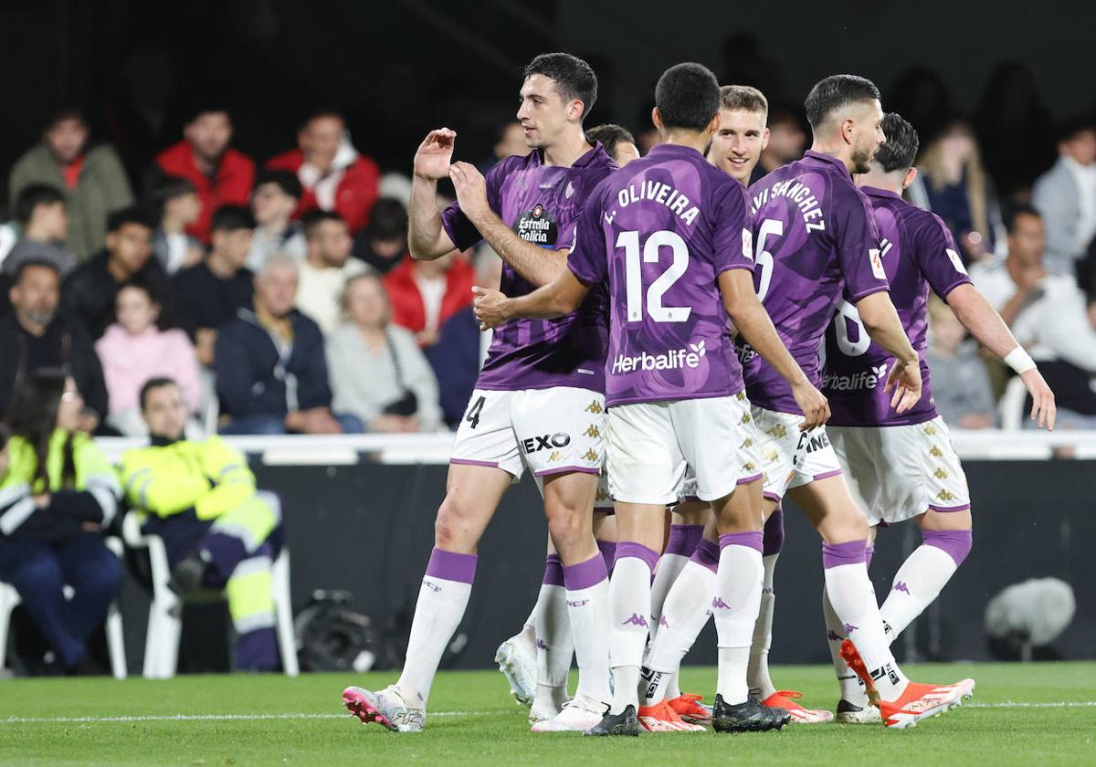 Tárrega celebra el segundo gol de la noche en Cartagena.