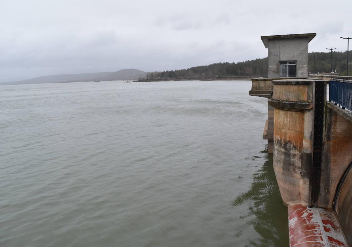 El pantano de Aguilar, tras las últimas crecidas