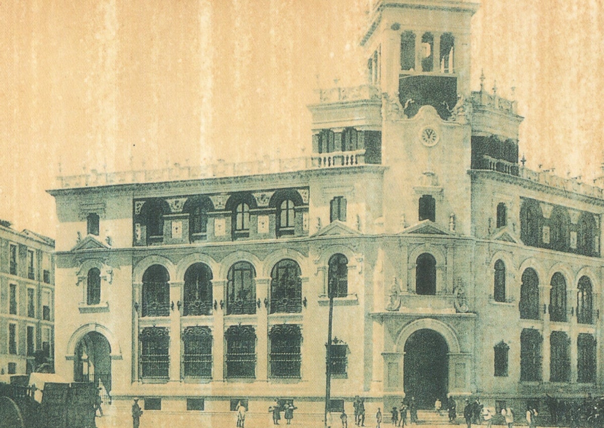 Imagen secundaria 1 - Arriba, la Plaza de Santa Ana, donde estuvo la oficina de Telégrafos después de trasladarse desde la calle Veinte de Febrero. El edificio definitivo, inaugurado en 1922, y Daniel Blanco en 1893.