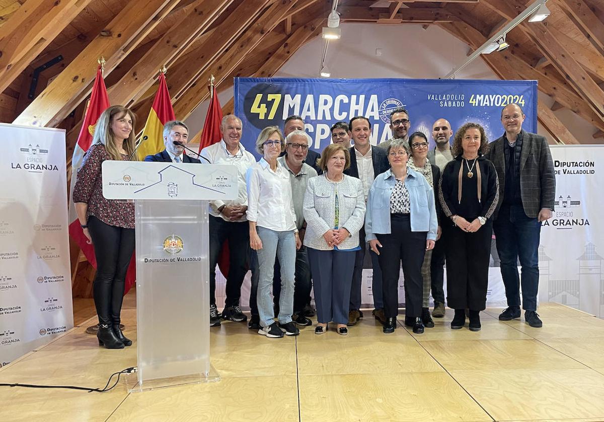 Los colaboradores de la edición 47 de la Marcha Asprona asistiendo al acto de inauguración.