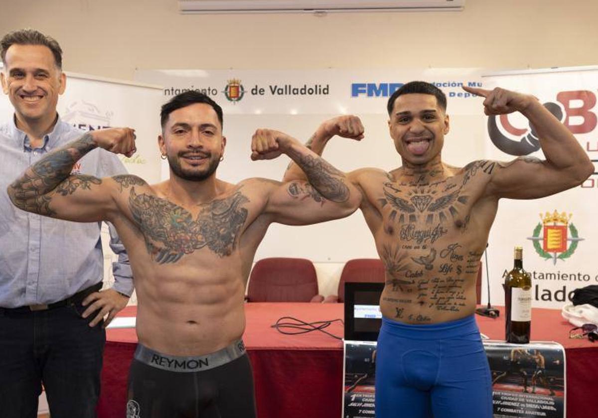 Salvi Jiménez y Diego Lagos durante la presentación y pesaje del combate.