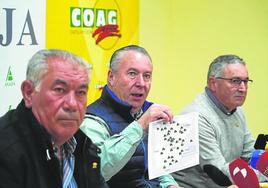 Aurelio González (UPA), Donaciano Dujo (Asaja) y Lorenzo Rivera (COAG), en rueda de prensa.