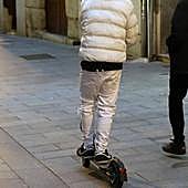 Pacta tres años de cárcel por vender droga en patinete eléctrico en la zona de La Circular