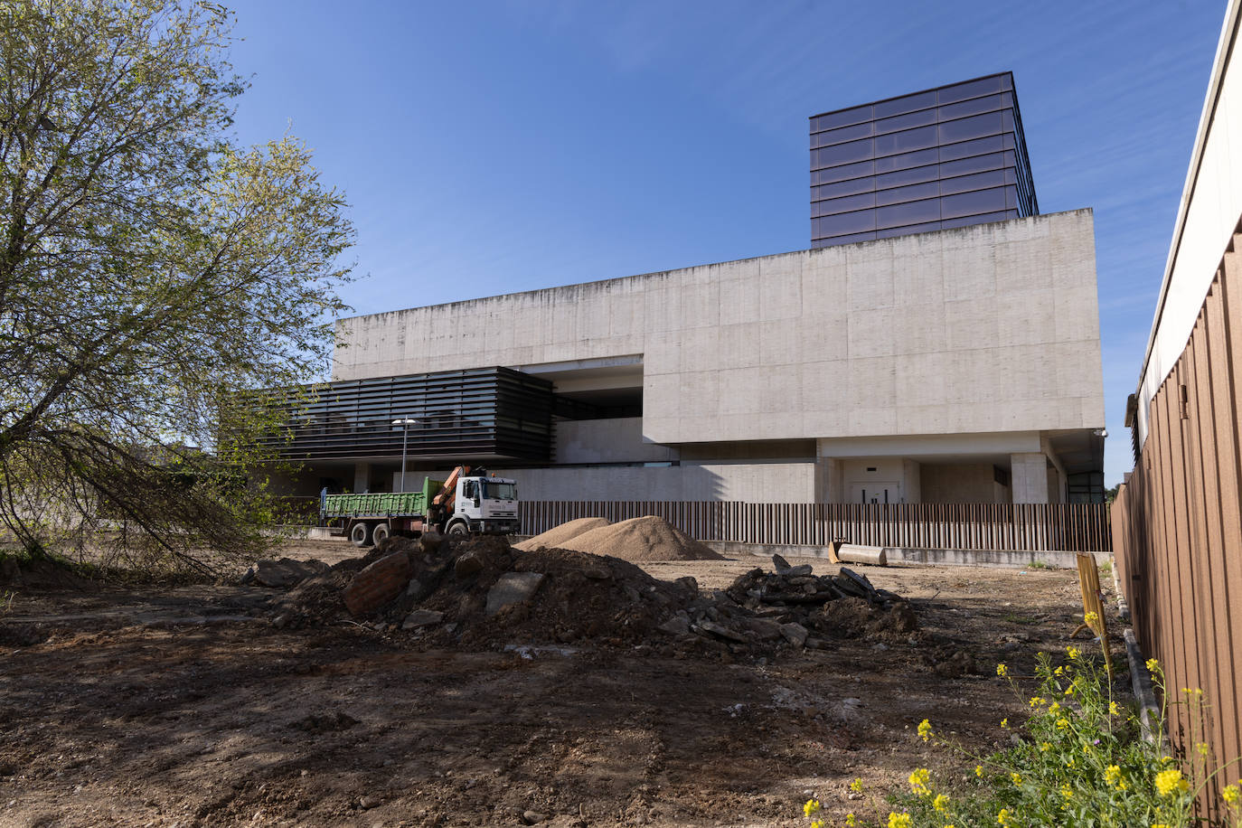 La obra en la parcela aledaña a la sede de las Cortes, en imágenes