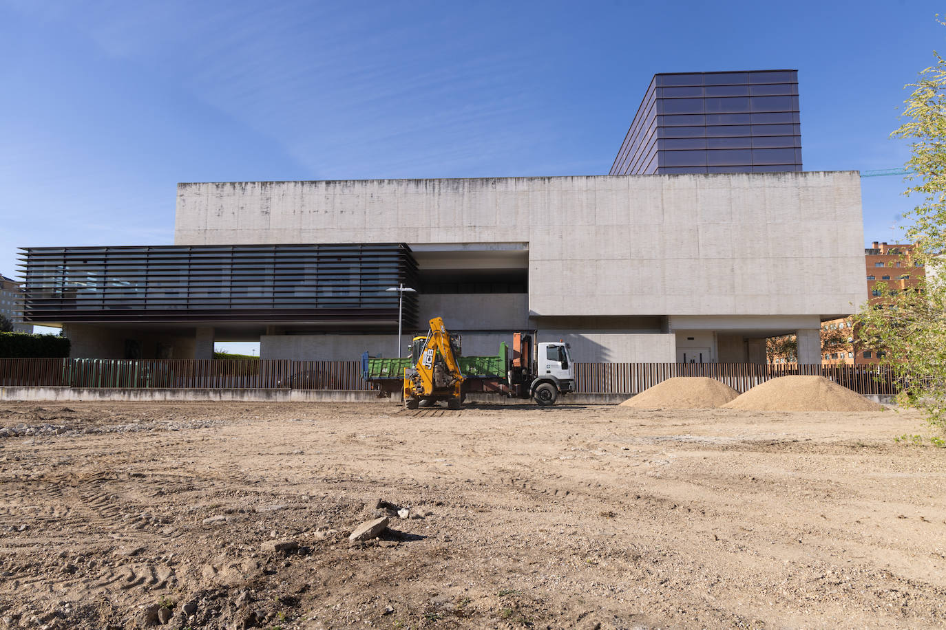 La obra en la parcela aledaña a la sede de las Cortes, en imágenes