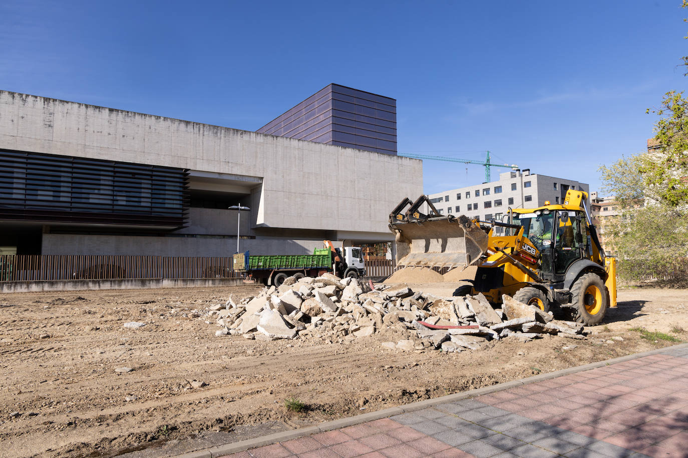 La obra en la parcela aledaña a la sede de las Cortes, en imágenes