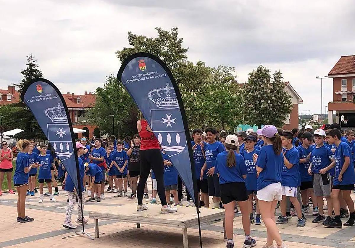 Más de 500 escolares participaron en esta jornada en la Plaza de España.