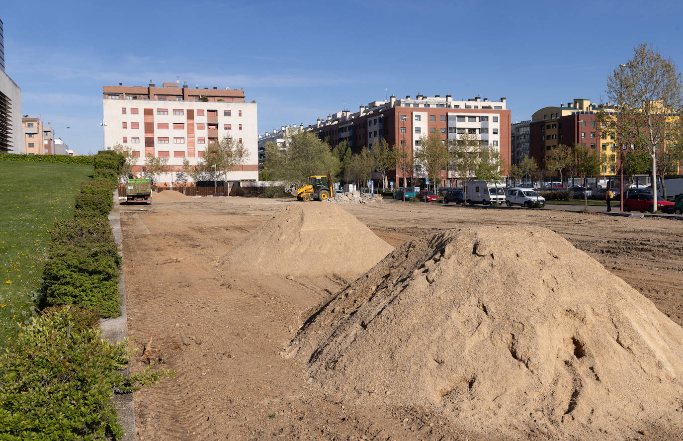 La obra en la parcela aledaña a la sede de las Cortes, en imágenes