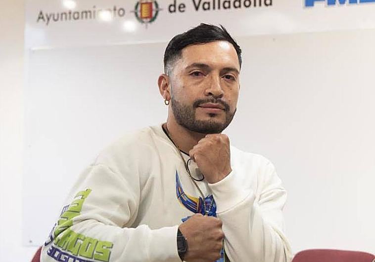 Diego Lagos durante la presentación del combate.